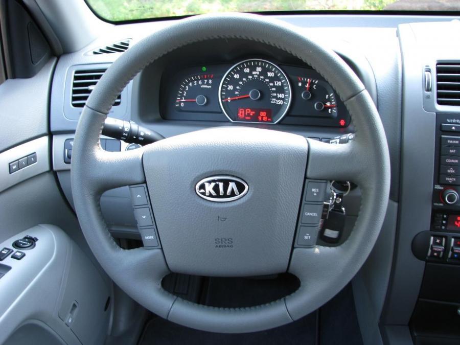  Kia Borrego 2009 года  (фото 35 из 345)